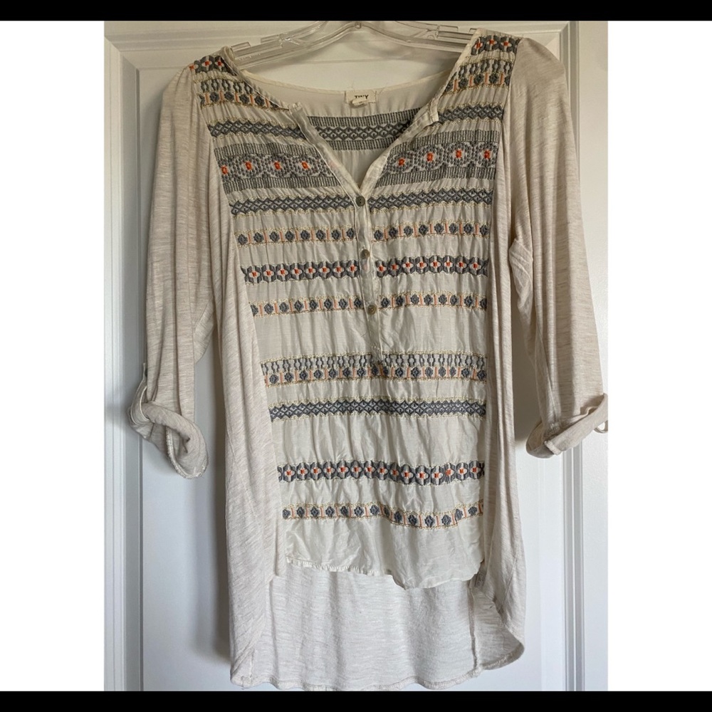 Embroidered lightweight top.